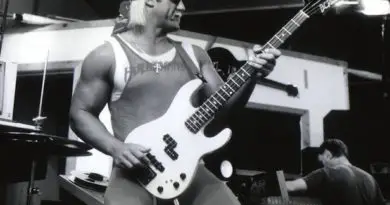 Hollywood Actor Hulk Hogan on Bass
