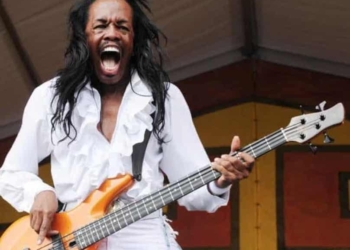 Earth Wind & Fire – September Feat Verdine White