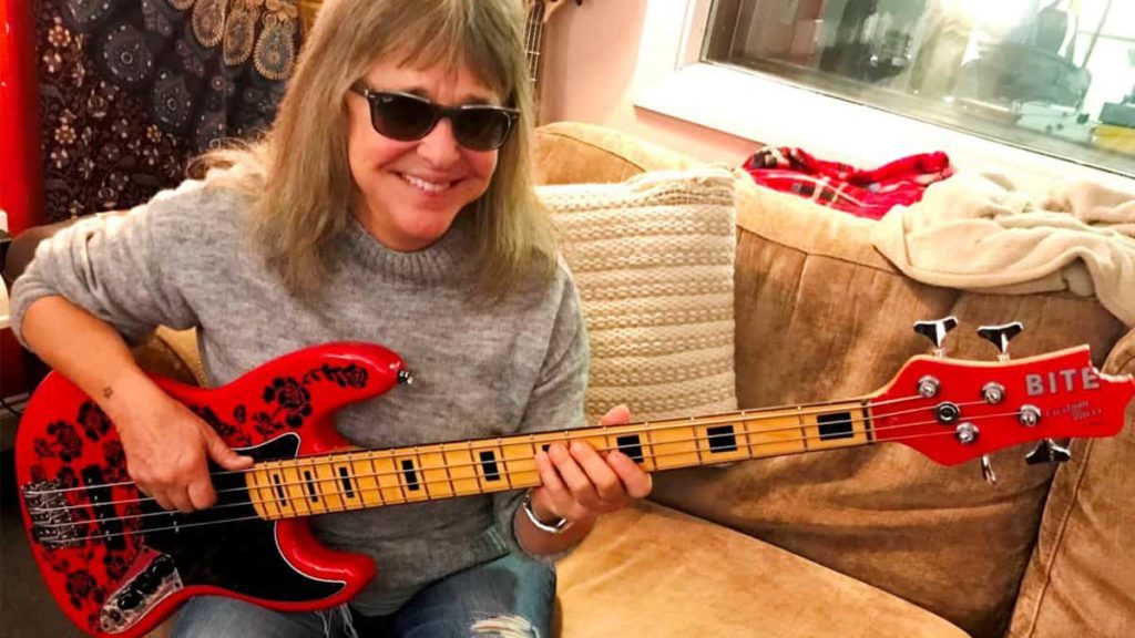 Suzi Quatro Bite Guitars