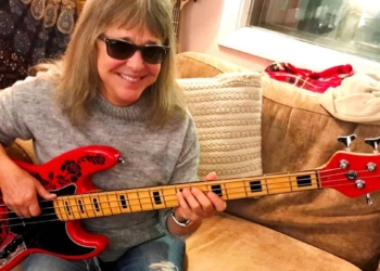 Suzi Quatro Bite Guitars