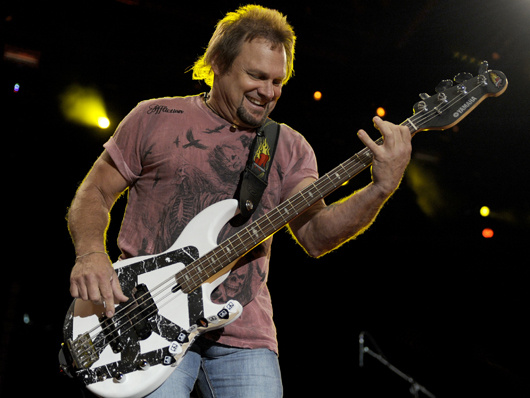 Gene Simmons inclue Michael Anthony