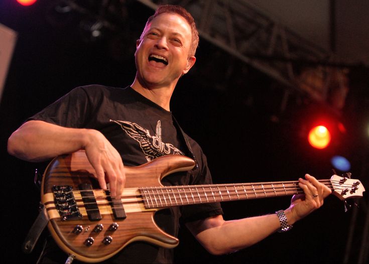 Gary Sinise Bassist